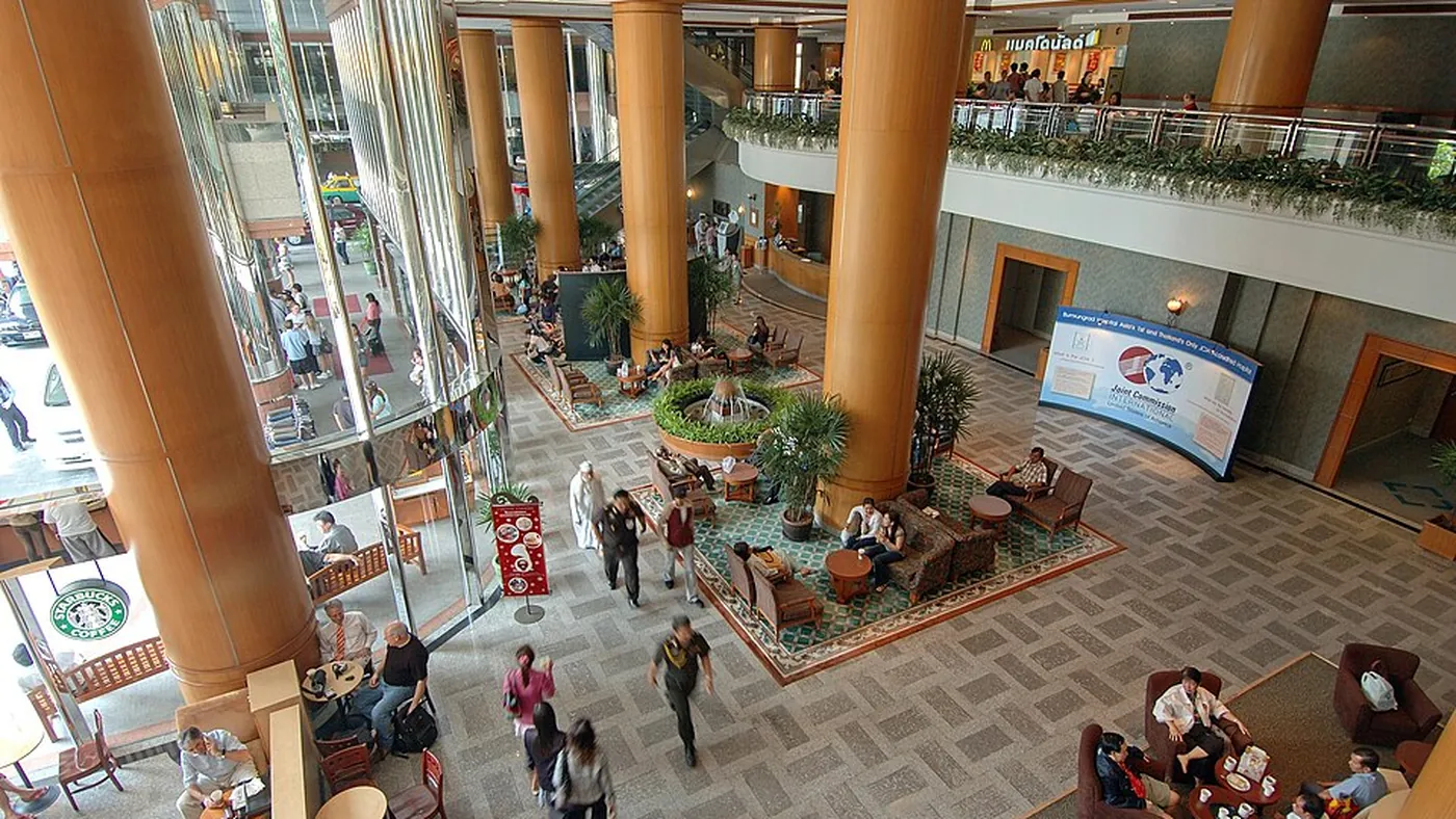 Intérieur de l’hôpital Bumrungrad, Bangkok
