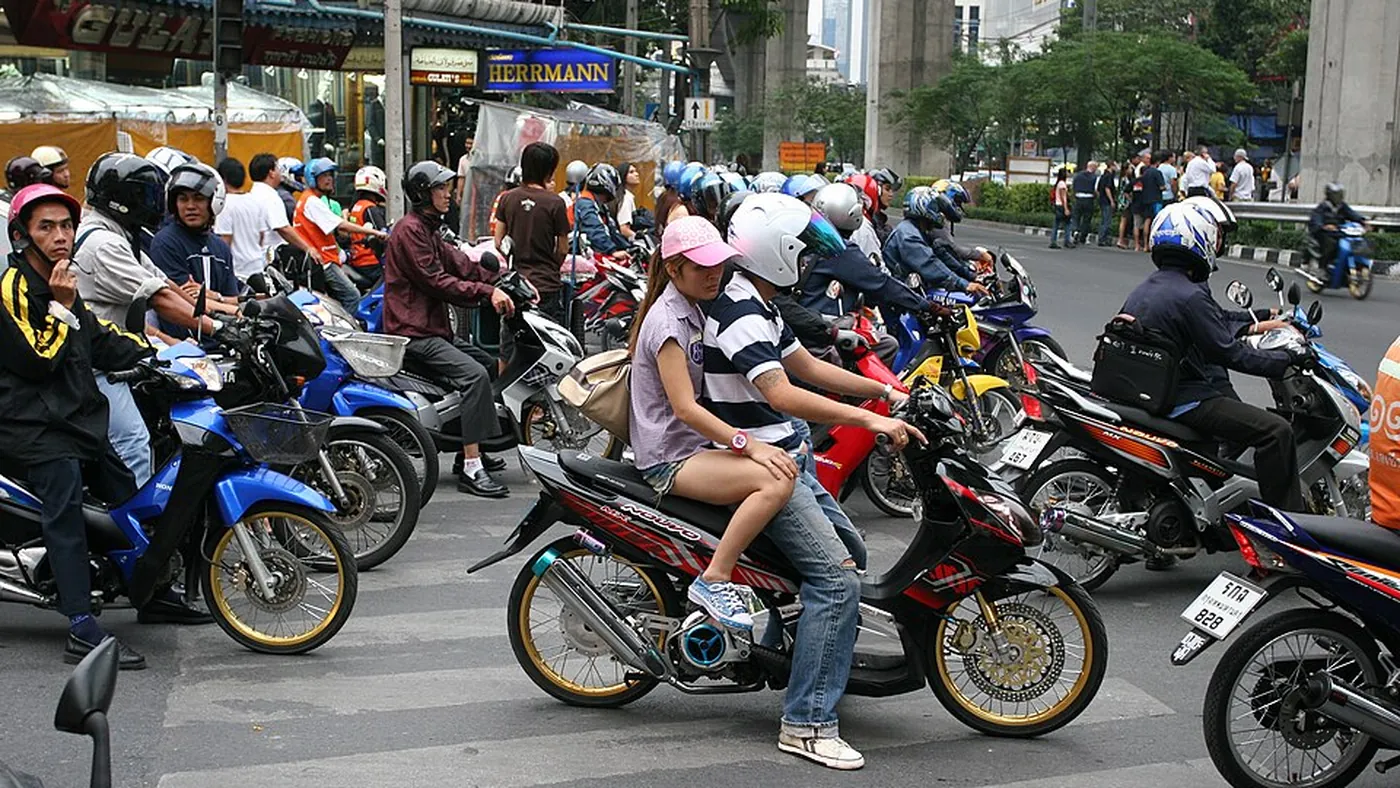 Deux-roues dans les rues de Bangkok