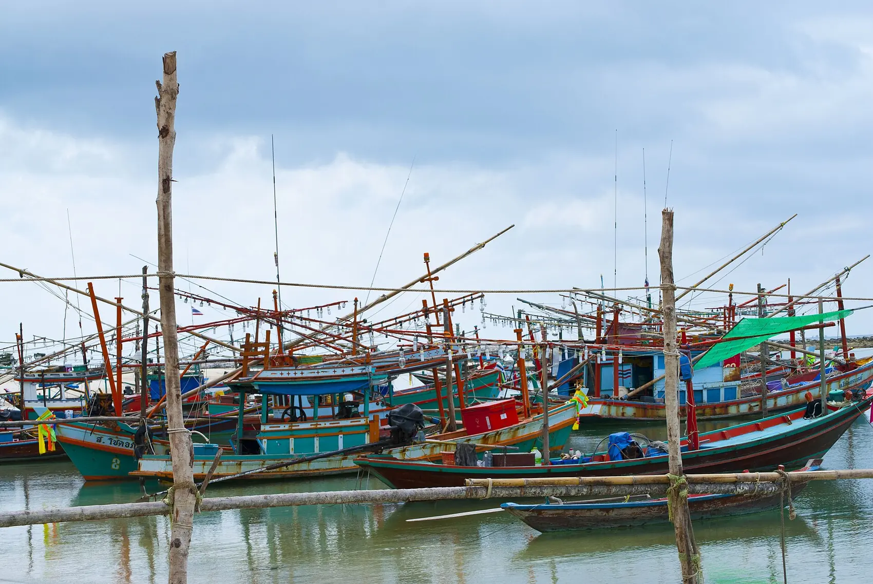 Bateaux de pêche au mouillage à Chaloklum, sur Koh Phangan